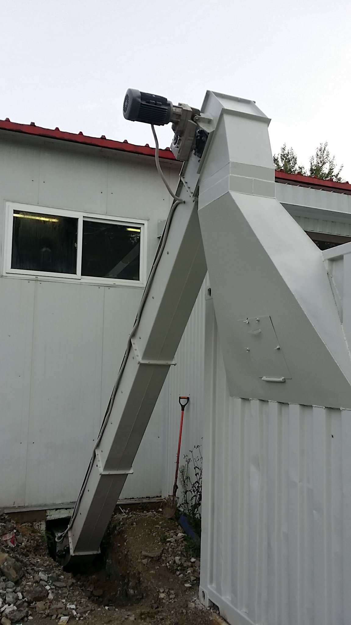 Skaidu izvākšanas līnija zem CNC kokapstrādes frēzes — 3