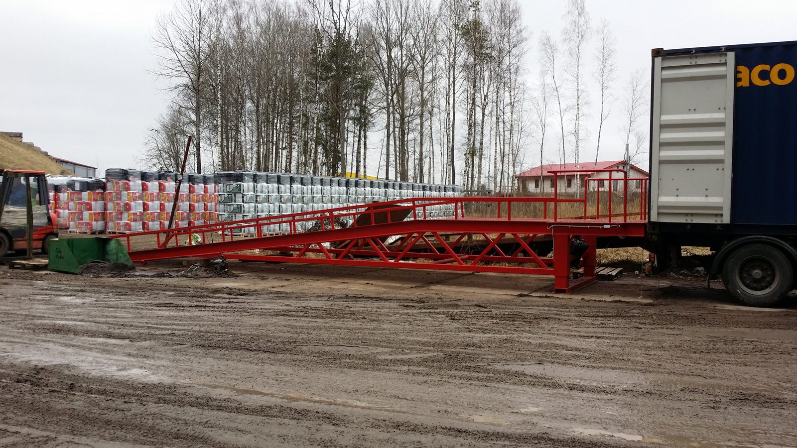Uzlādes rampa SIA Silukūdrai ar hidrauliski regulējamu augstumu — 2